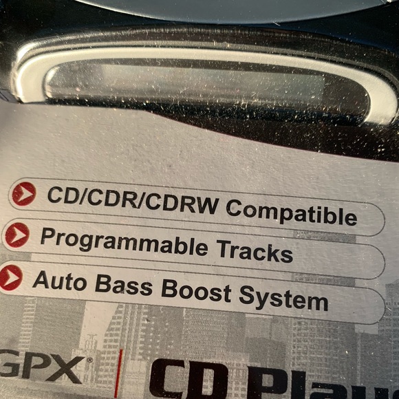 GPX CD Player with Earbuds - Picture 2 of 5